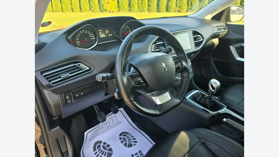 PEUGEOT 308 -