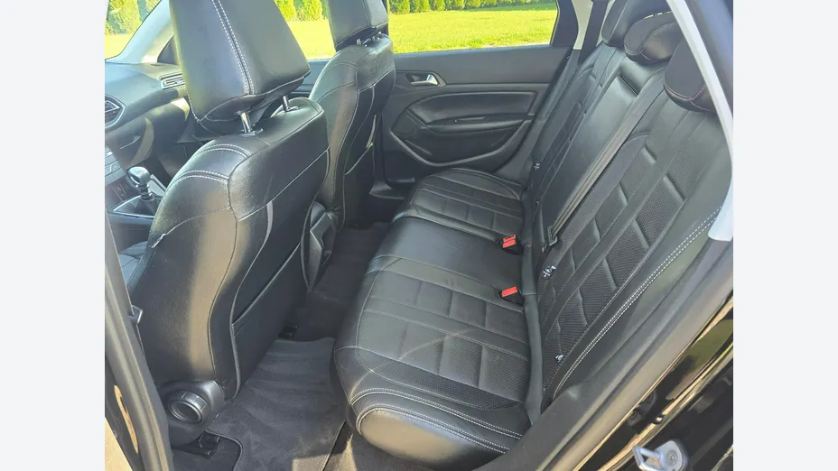 PEUGEOT 308 -