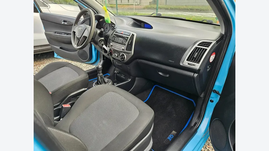 HYUNDAI i20 -
