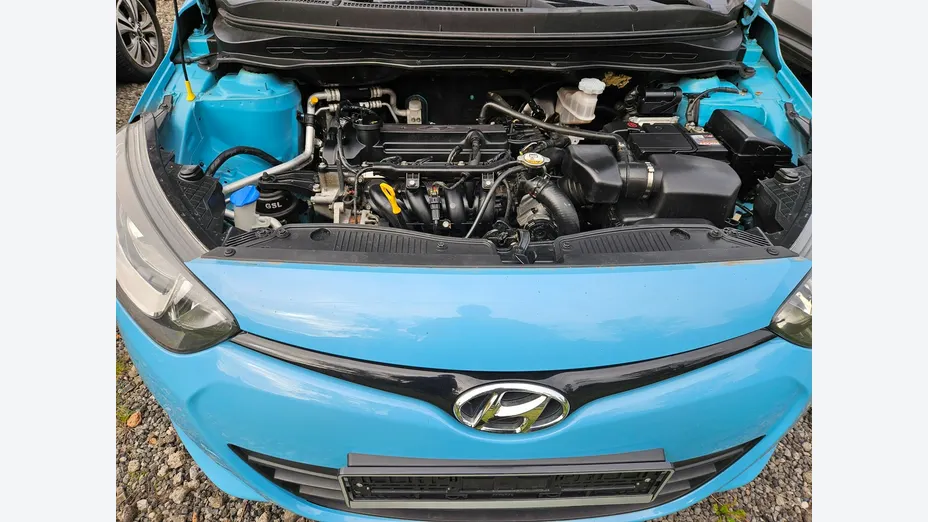 HYUNDAI i20 -