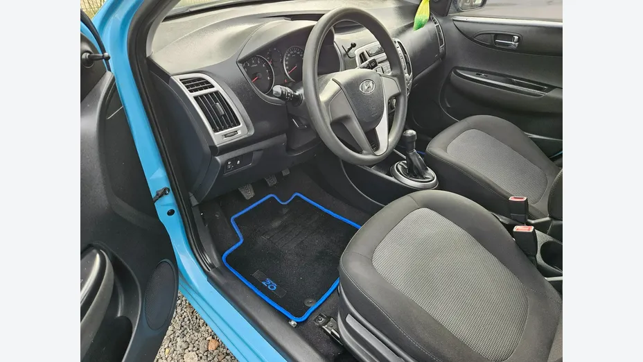 HYUNDAI i20 -