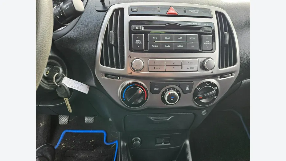 HYUNDAI i20 -