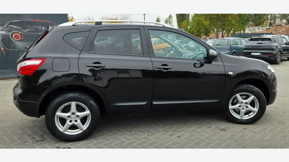 NISSAN Qashqai -