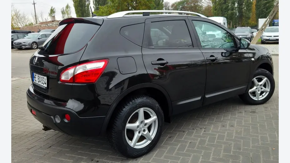 NISSAN Qashqai -