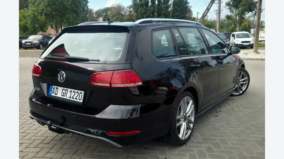 VOLKSWAGEN Golf -