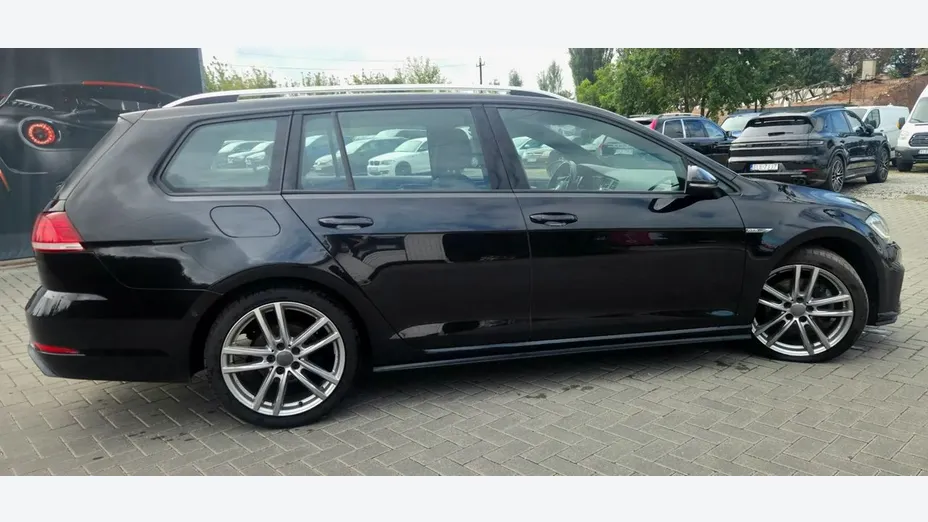 VOLKSWAGEN Golf -