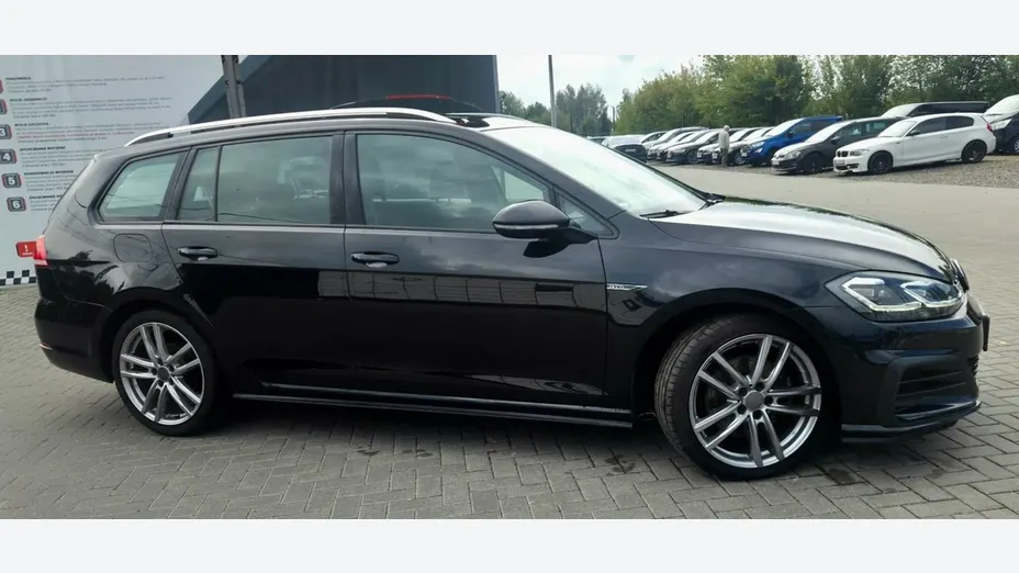 VOLKSWAGEN Golf -