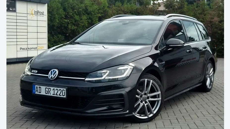 VOLKSWAGEN Golf -