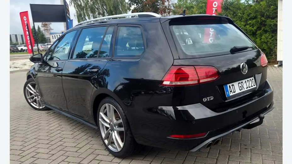 VOLKSWAGEN Golf -