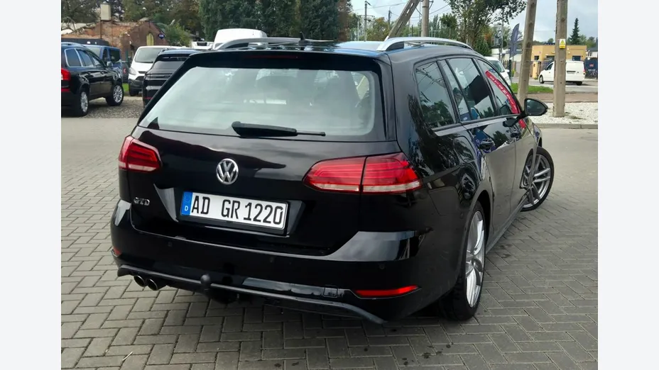 VOLKSWAGEN Golf -