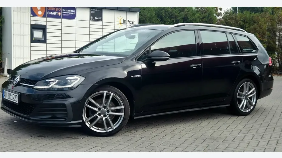 VOLKSWAGEN Golf -