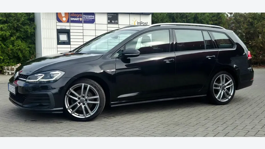 VOLKSWAGEN Golf -