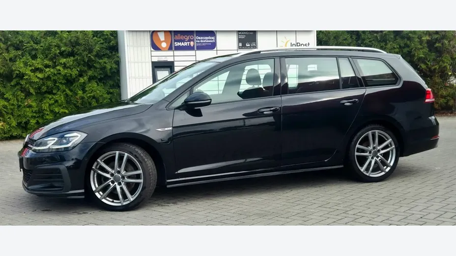 VOLKSWAGEN Golf -