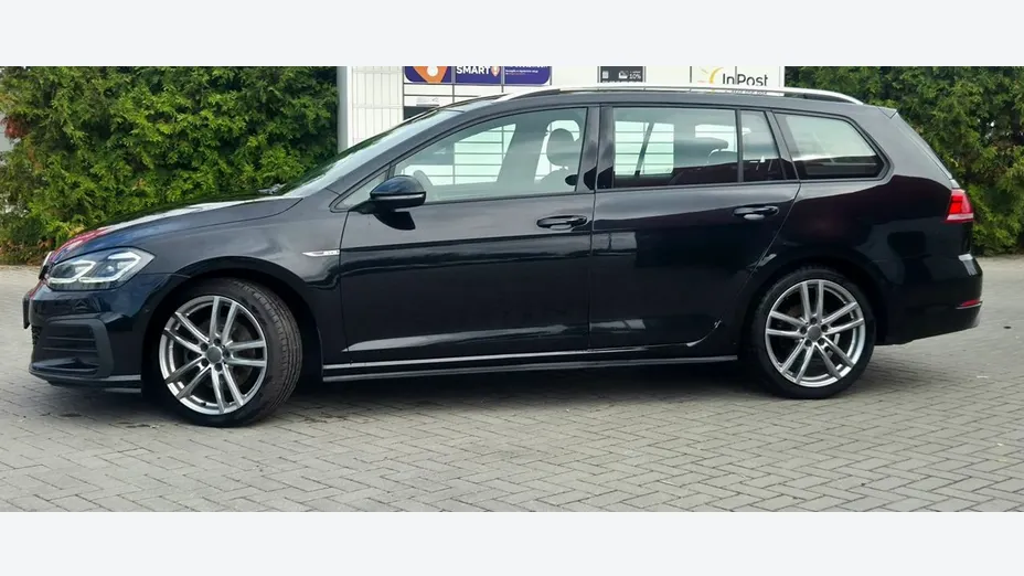 VOLKSWAGEN Golf -