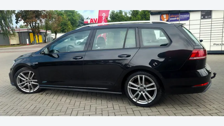 VOLKSWAGEN Golf -
