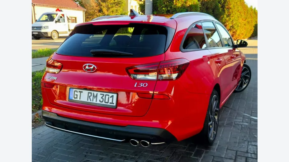 HYUNDAI i30 -