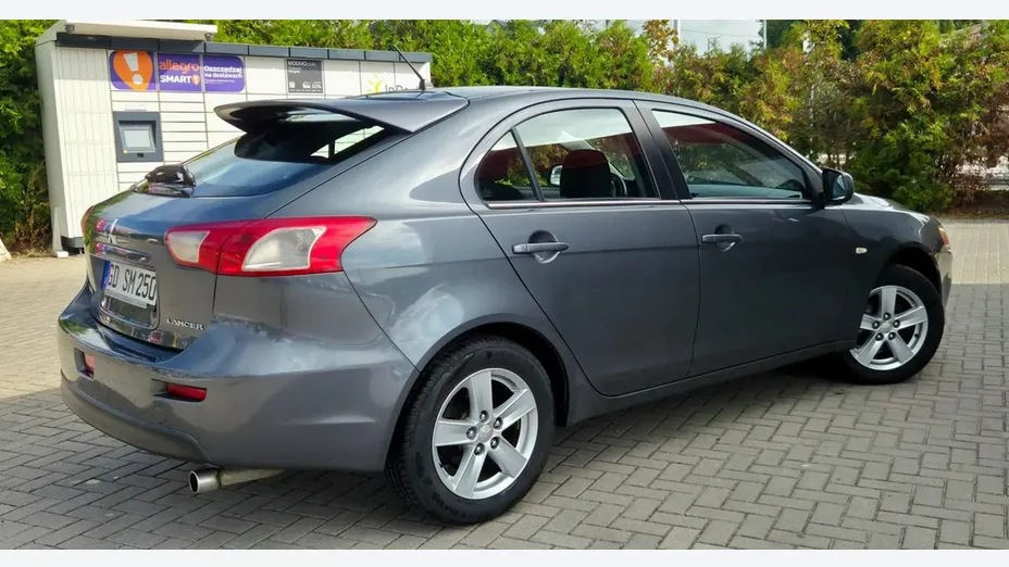 MITSUBISHI Lancer -