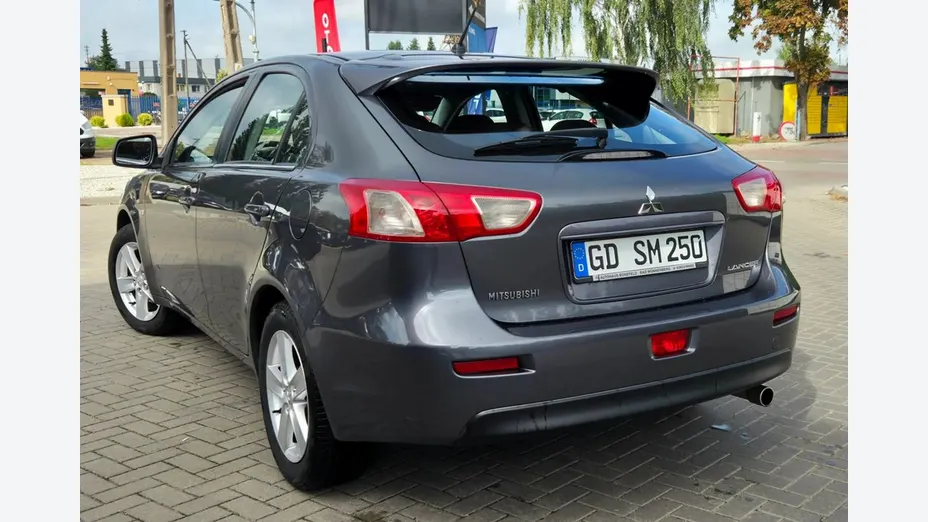MITSUBISHI Lancer -