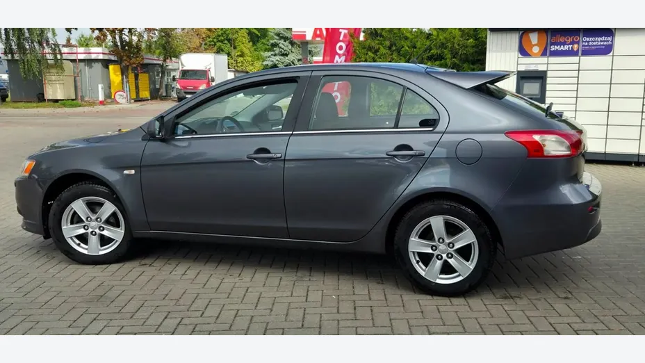 MITSUBISHI Lancer -