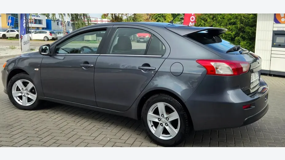 MITSUBISHI Lancer -