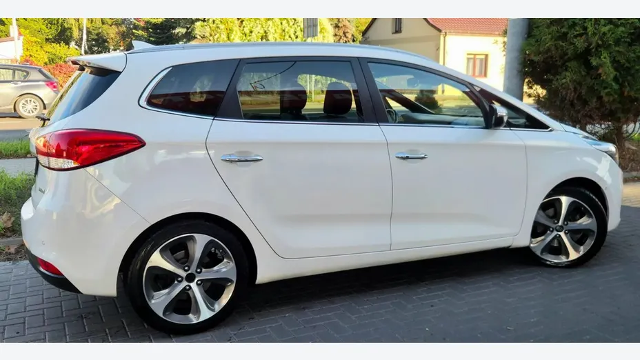 KIA Carens -