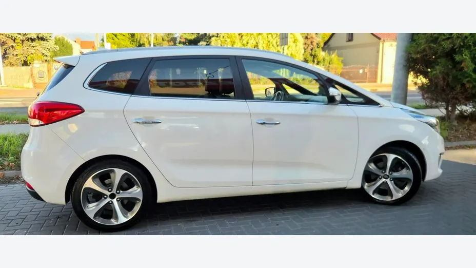 KIA Carens -