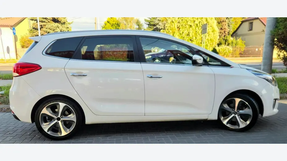 KIA Carens -
