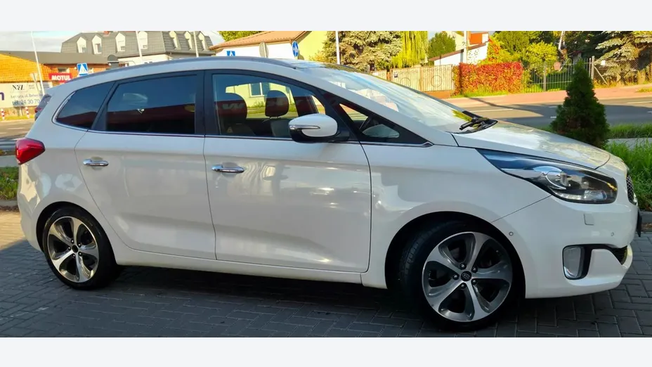 KIA Carens -