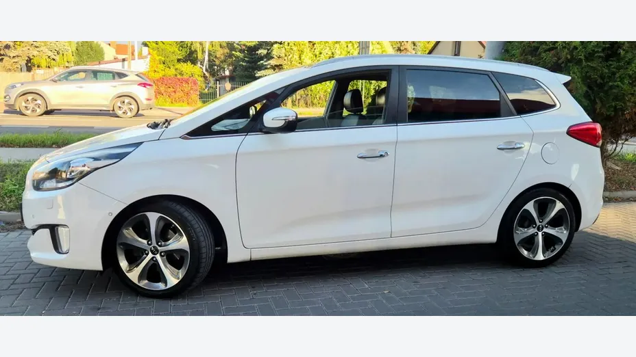 KIA Carens -