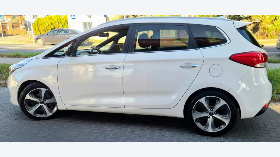 KIA Carens -