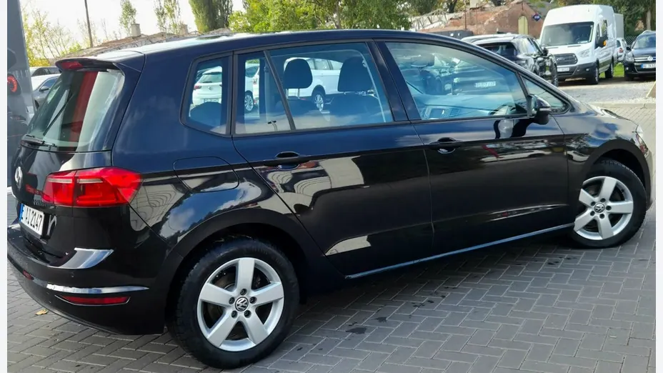 VOLKSWAGEN Golf Sportsvan -