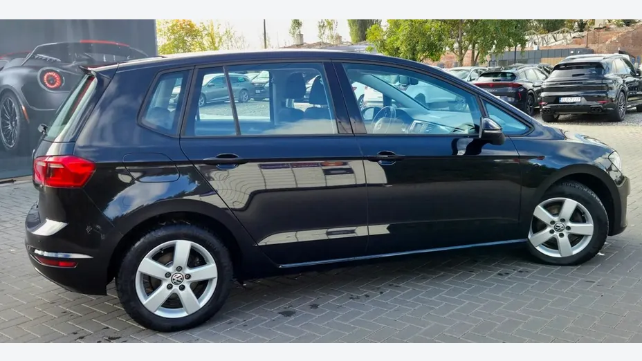 VOLKSWAGEN Golf Sportsvan -