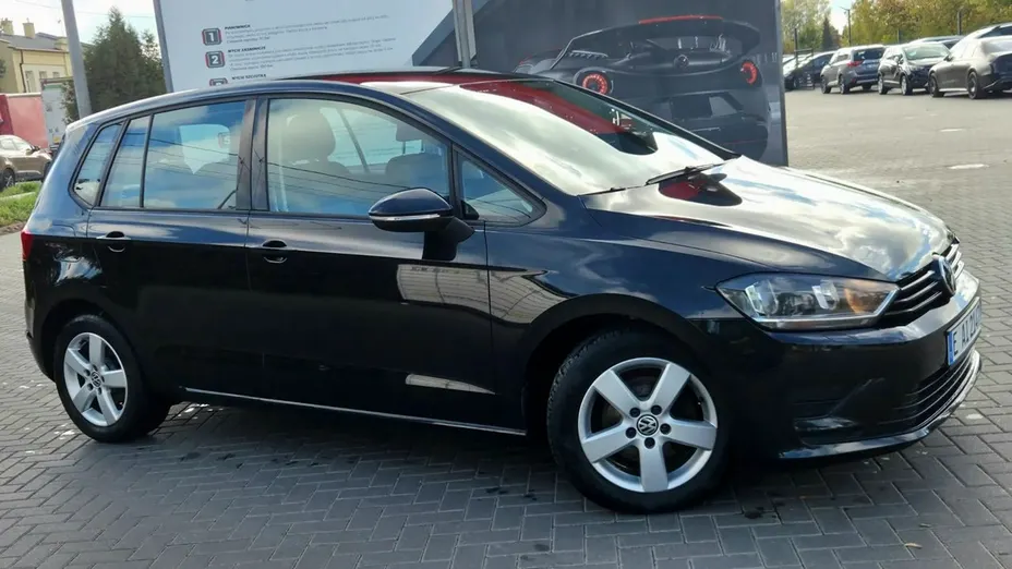 VOLKSWAGEN Golf Sportsvan -
