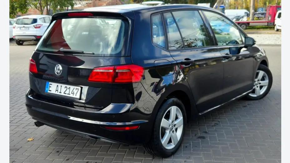 VOLKSWAGEN Golf Sportsvan -