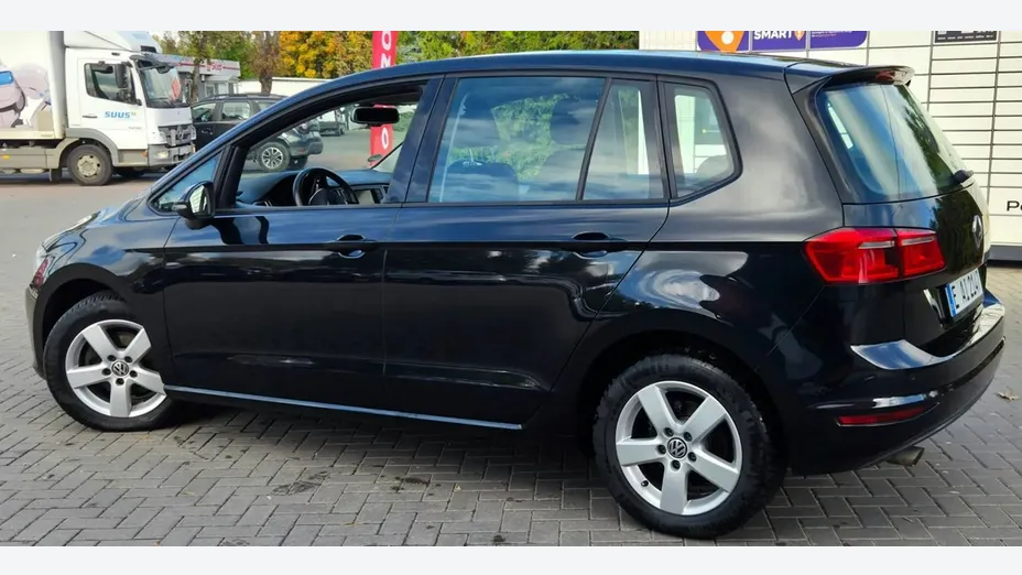 VOLKSWAGEN Golf Sportsvan -