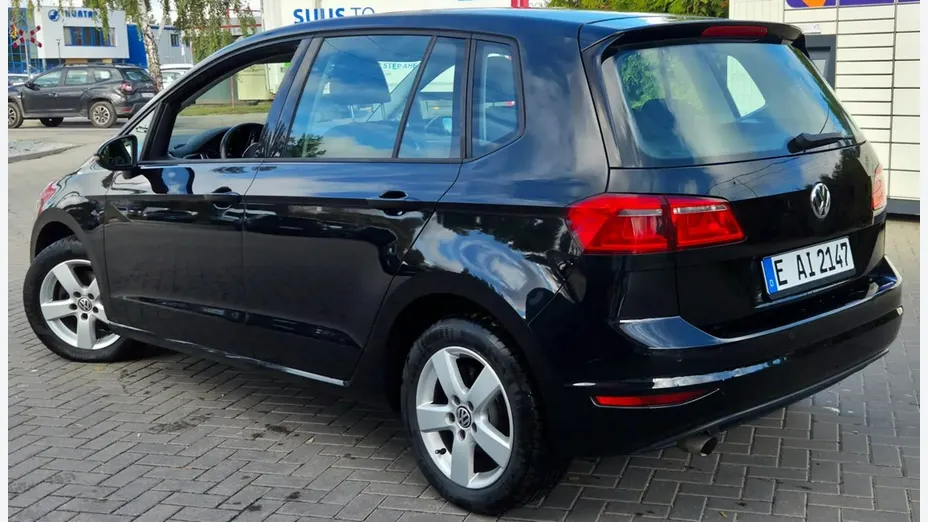 VOLKSWAGEN Golf Sportsvan -