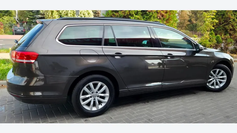 VOLKSWAGEN Passat -
