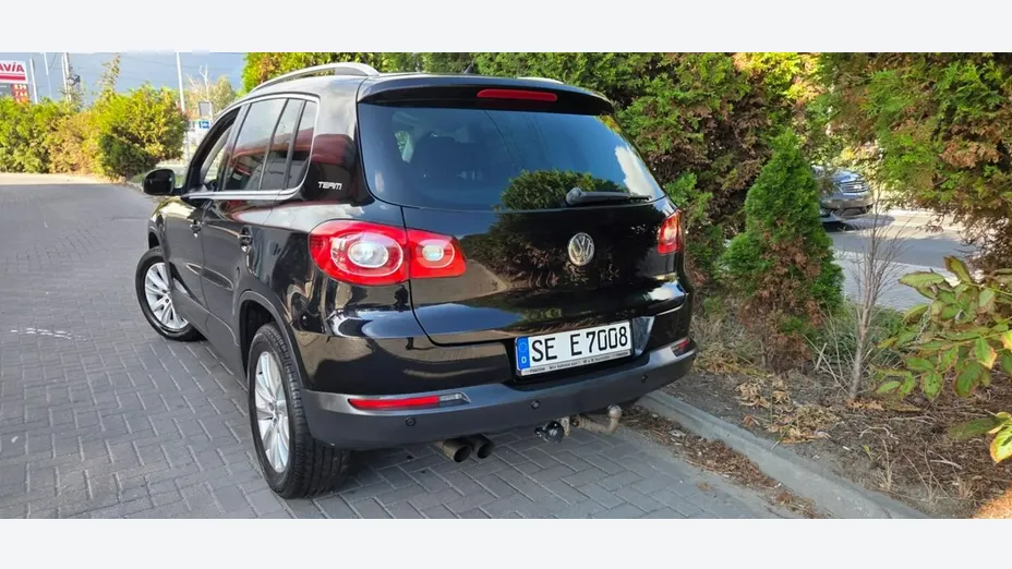 VOLKSWAGEN Tiguan -