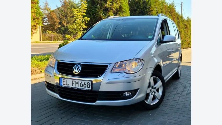 VOLKSWAGEN Touran -