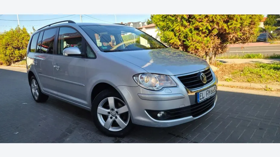 VOLKSWAGEN Touran -