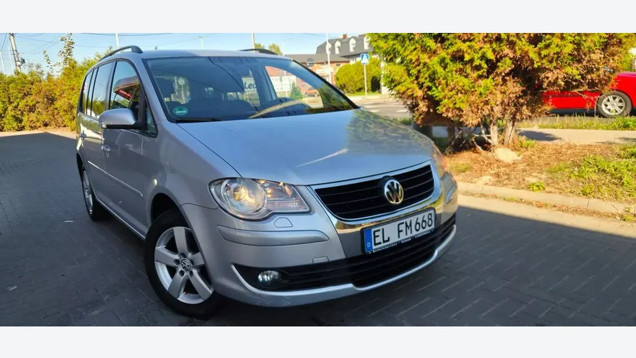 VOLKSWAGEN Touran -