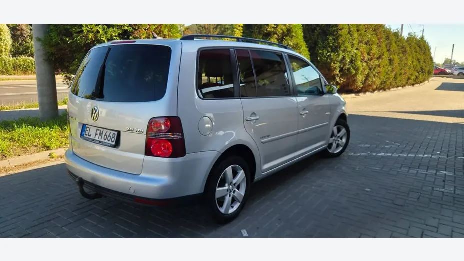 VOLKSWAGEN Touran -
