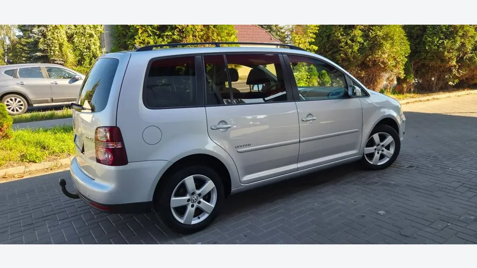 VOLKSWAGEN Touran -