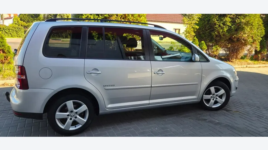 VOLKSWAGEN Touran -