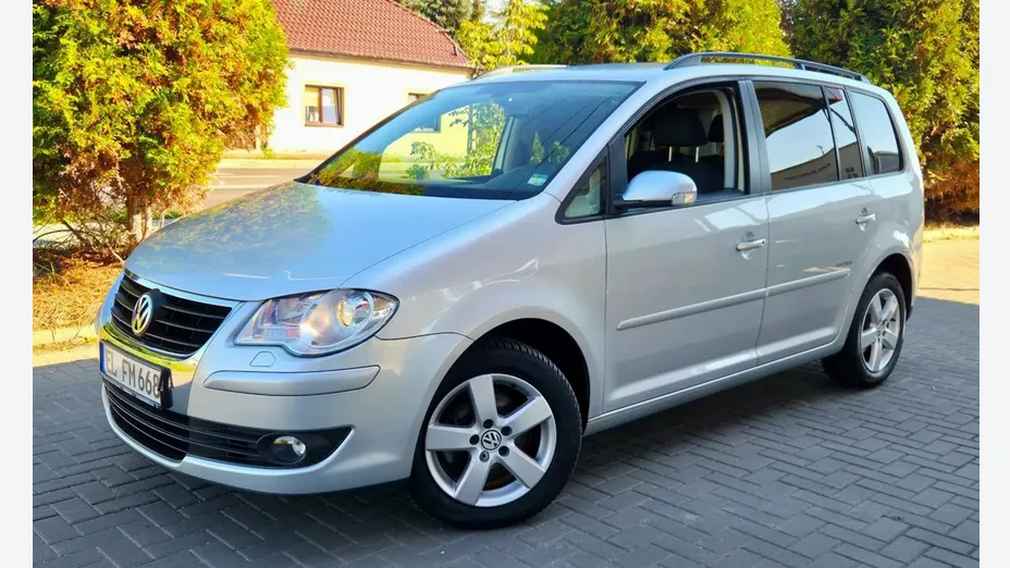 VOLKSWAGEN Touran -