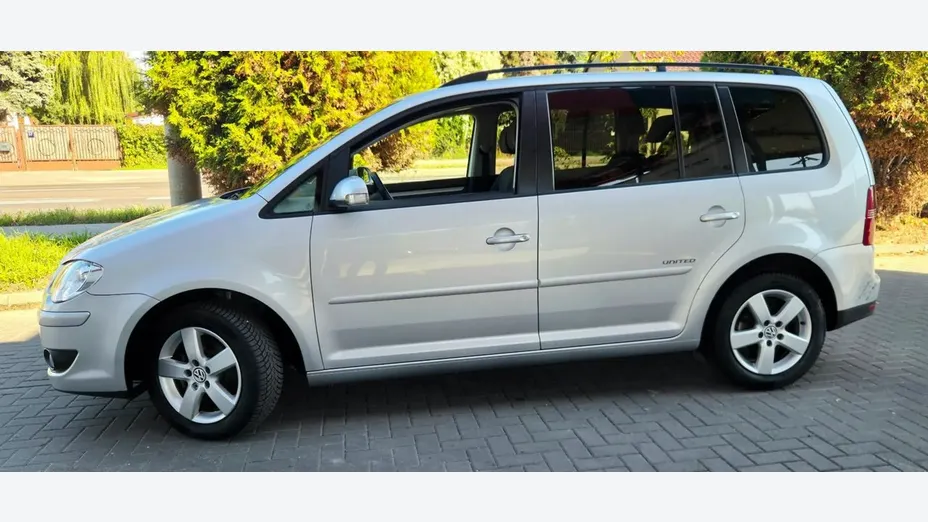 VOLKSWAGEN Touran -