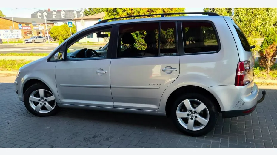 VOLKSWAGEN Touran -