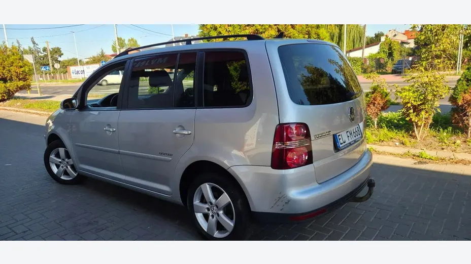 VOLKSWAGEN Touran -