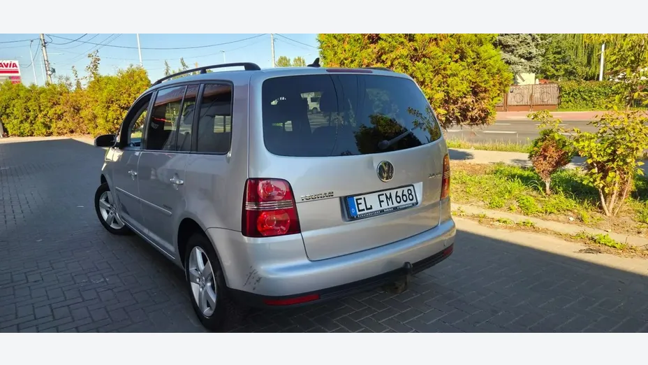 VOLKSWAGEN Touran -