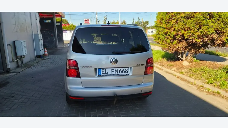 VOLKSWAGEN Touran -